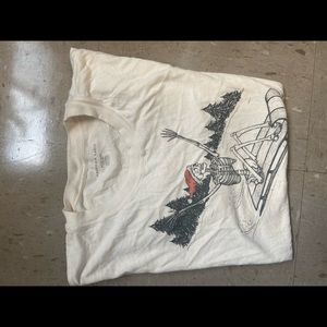 skeleton christmas tee, reminds me of phoebe bridgers